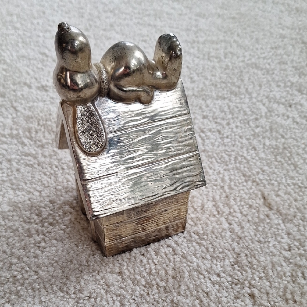 Vintage Novelty 1958 Peanuts Snoopy on House Silver Plated Dog House Coin Bank